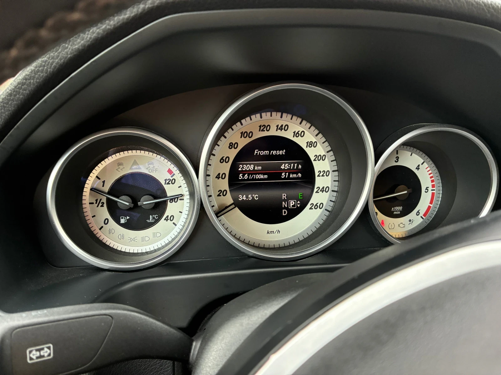 Mercedes-Benz E 220 9G, нова верига, личен автомобил, обслужен, снимка 15 - Автомобили и джипове - 55876139