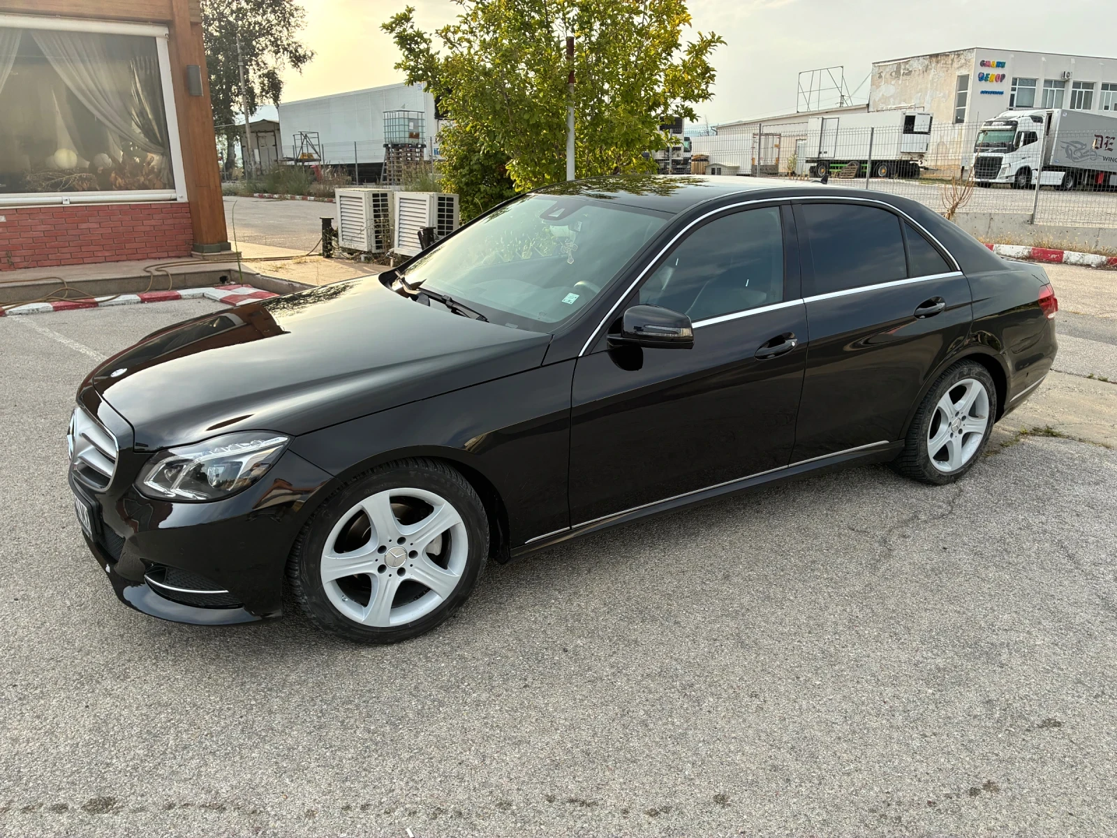 Mercedes-Benz E 220 9G, нова верига, личен автомобил, обслужен, снимка 7 - Автомобили и джипове - 55876139