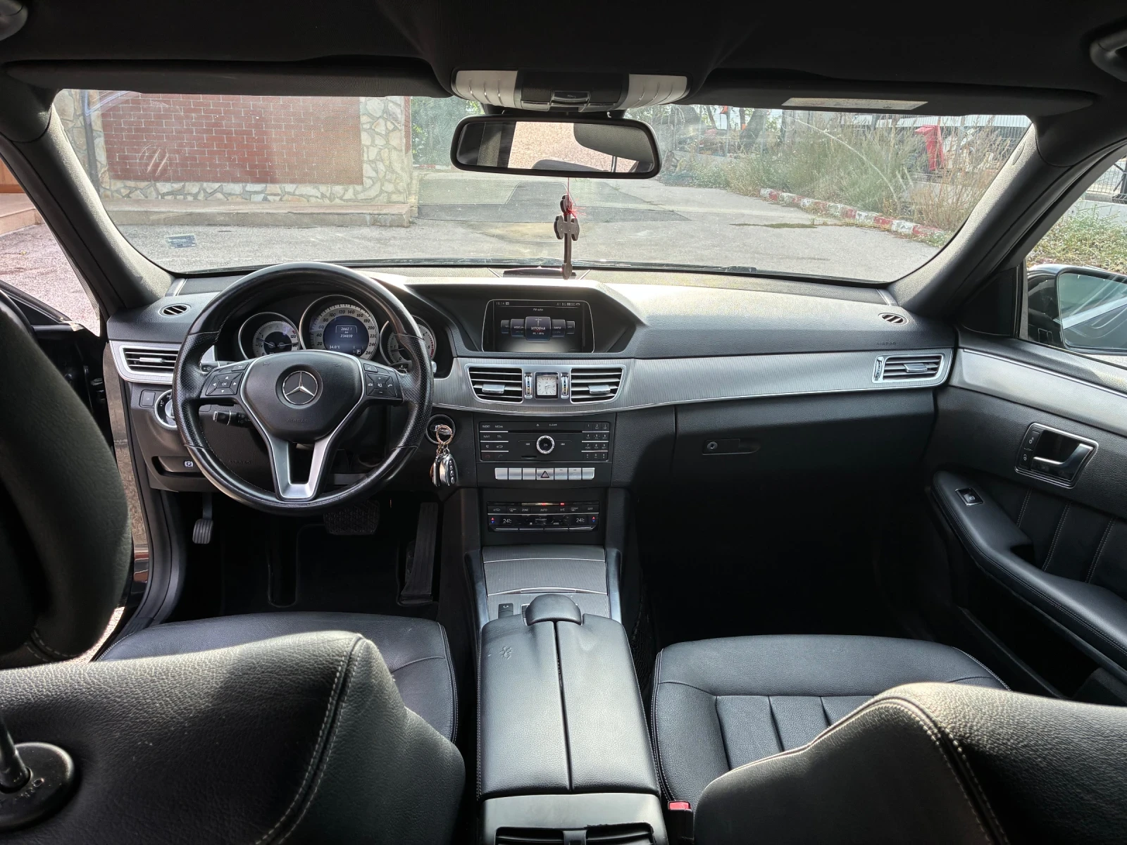 Mercedes-Benz E 220 9G, нова верига, личен автомобил, обслужен, снимка 8 - Автомобили и джипове - 55876139
