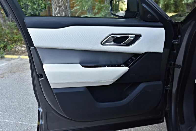 Land Rover Range Rover Velar R240, снимка 12 - Автомобили и джипове - 53292914