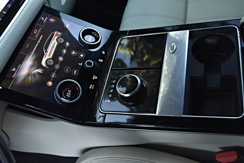 Land Rover Range Rover Velar R240, снимка 10 - Автомобили и джипове - 53292914