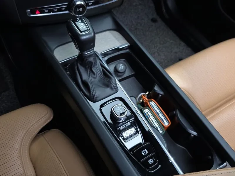Volvo XC60 D5 INSCRIPTION, снимка 8 - Автомобили и джипове - 55562414