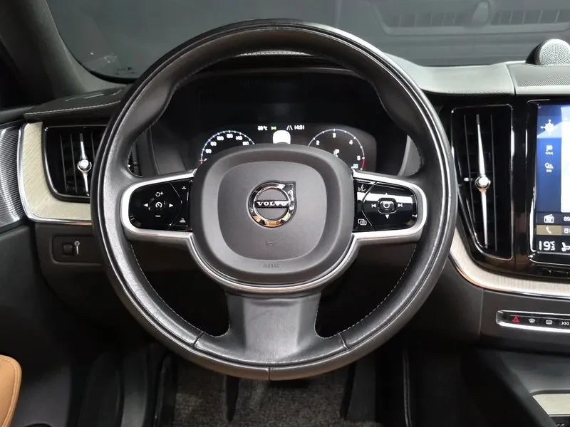 Volvo XC60 D5 INSCRIPTION, снимка 12 - Автомобили и джипове - 55562414