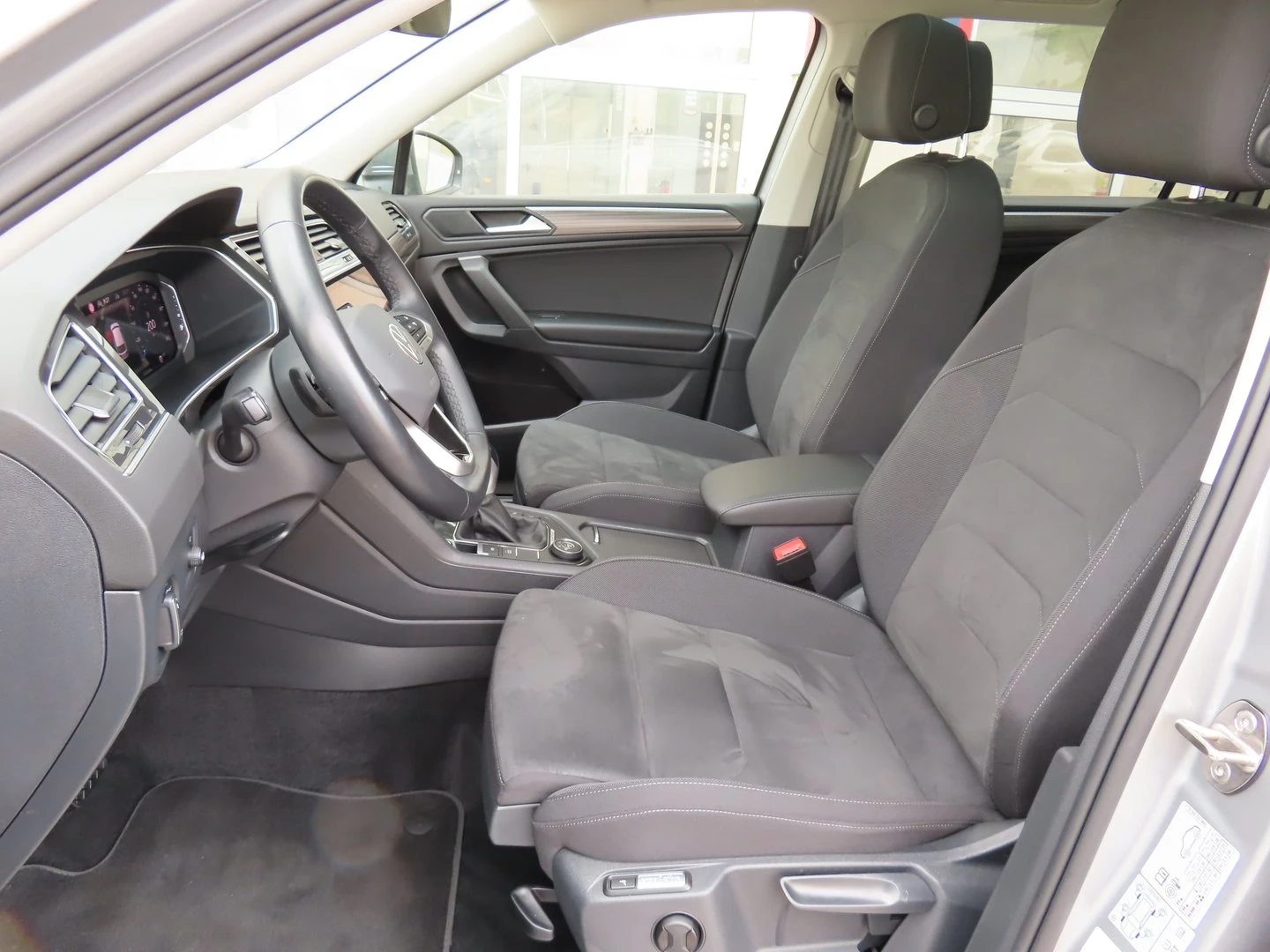 VW Tiguan LWB PA Elegance 2.0TDI 4MOT DSG - изображение 7