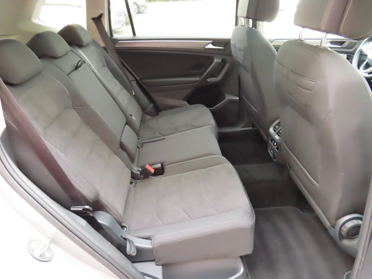 VW Tiguan LWB PA Elegance 2.0TDI 4MOT DSG - изображение 10