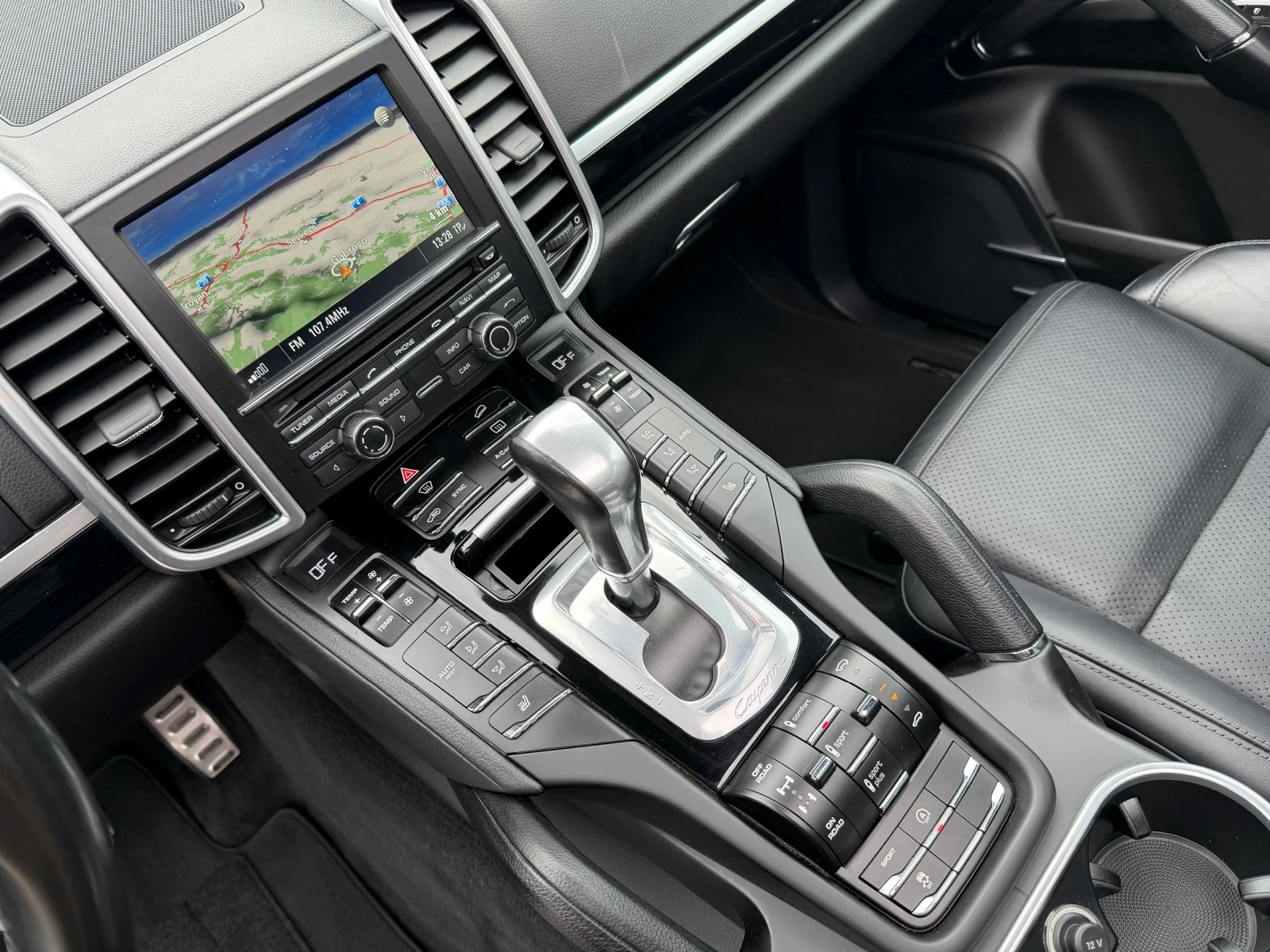 Porsche Cayenne 4.2TDI* S* 385HP* DISTRONIC* , снимка 12 - Автомобили и джипове - 53971126