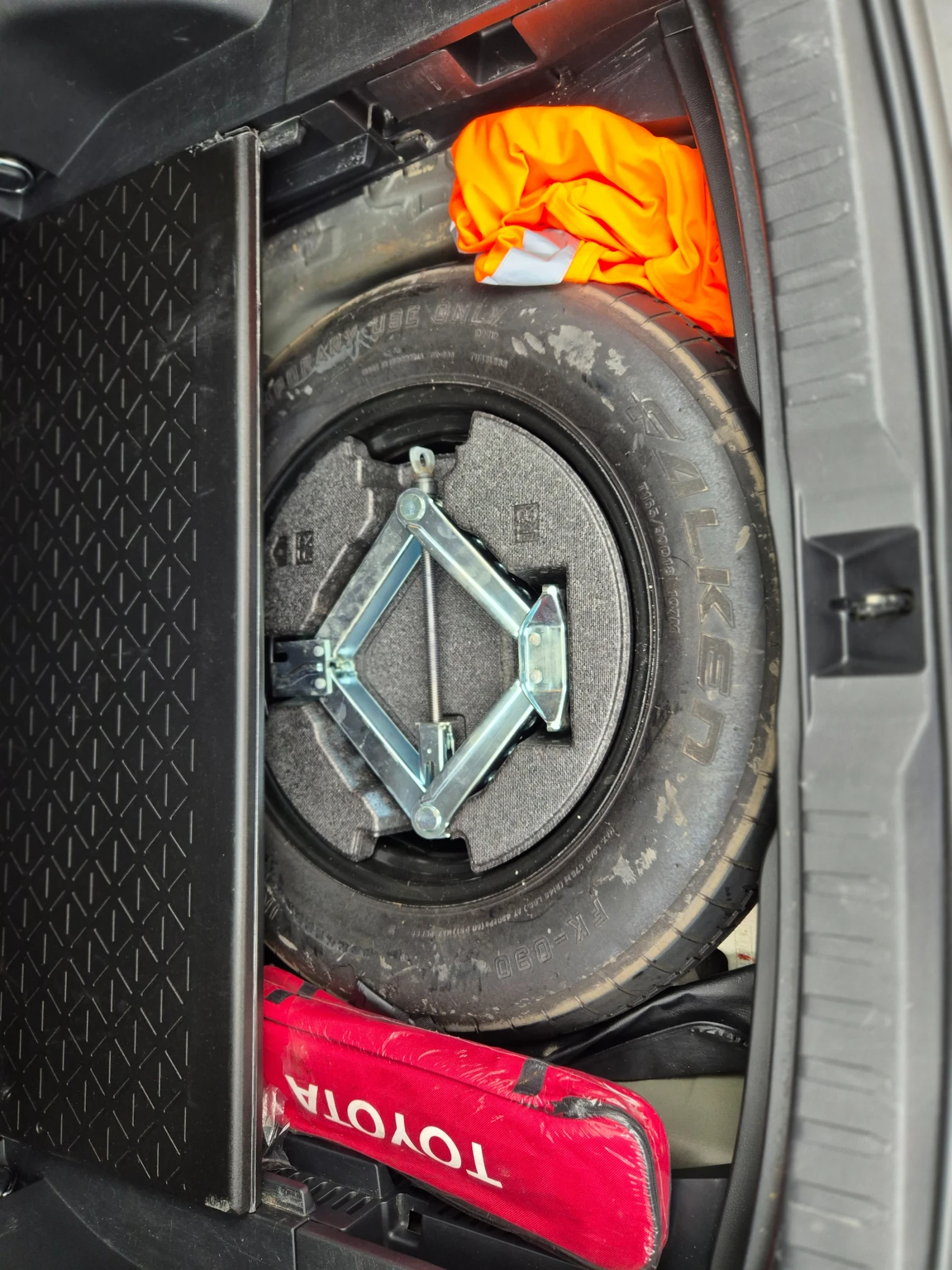 Toyota Rav4 2.5 HYBRID 222ps.4x4, снимка 8 - Автомобили и джипове - 54162195