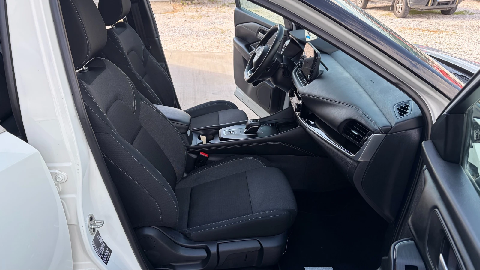 Nissan Qashqai 1.3 DIG-T MHEV, снимка 12 - Автомобили и джипове - 54626813