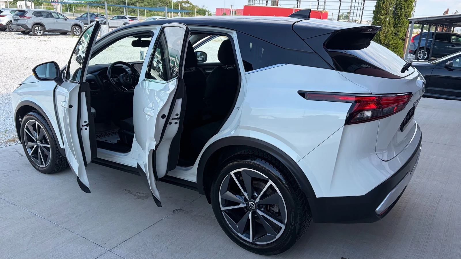 Nissan Qashqai 1.3 DIG-T MHEV, снимка 6 - Автомобили и джипове - 54626813