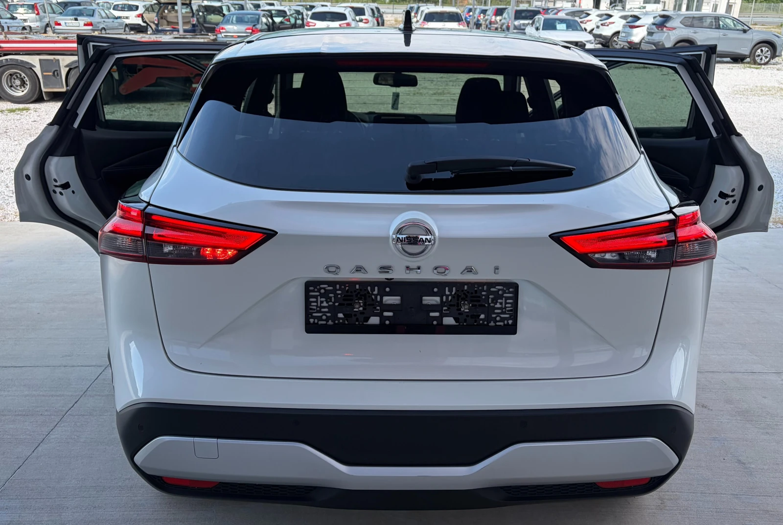 Nissan Qashqai 1.3 DIG-T MHEV, снимка 5 - Автомобили и джипове - 54626813