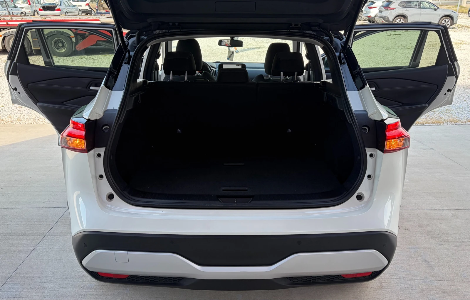 Nissan Qashqai 1.3 DIG-T MHEV, снимка 10 - Автомобили и джипове - 54626813