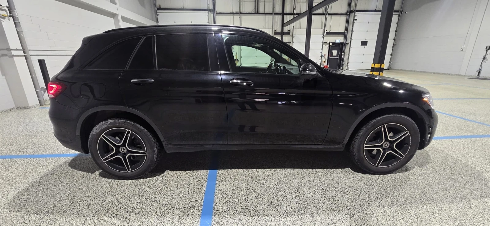 Mercedes-Benz GLC 300 ДИСТРОНИК * ПОДГРЕВ * ПАНОРАМА * АМБИЕНТ * CARFAX, снимка 2 - Автомобили и джипове - 54672124