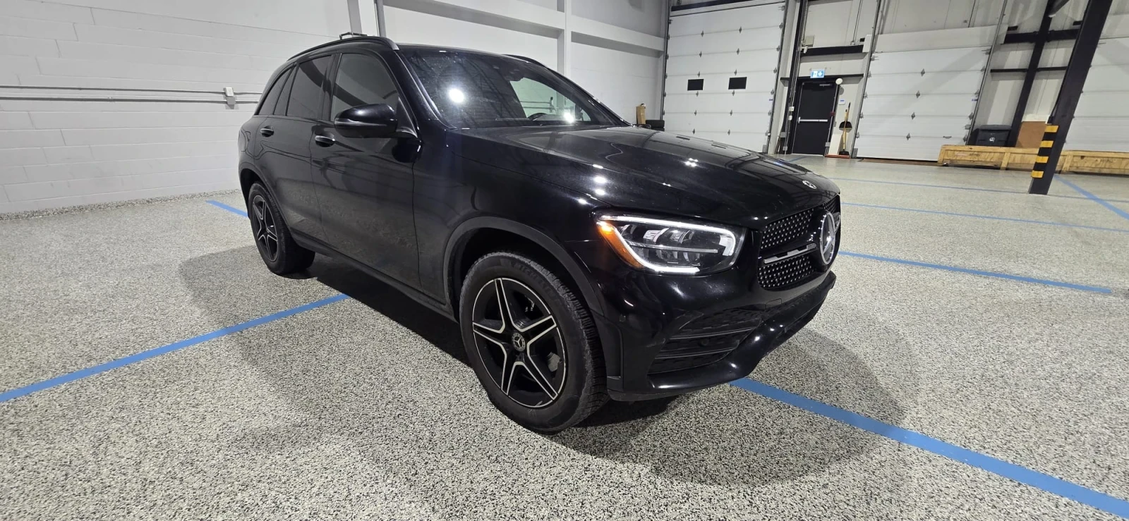 Mercedes-Benz GLC 300 ДИСТРОНИК * ПОДГРЕВ * ПАНОРАМА * АМБИЕНТ * CARFAX, снимка 4 - Автомобили и джипове - 54672124