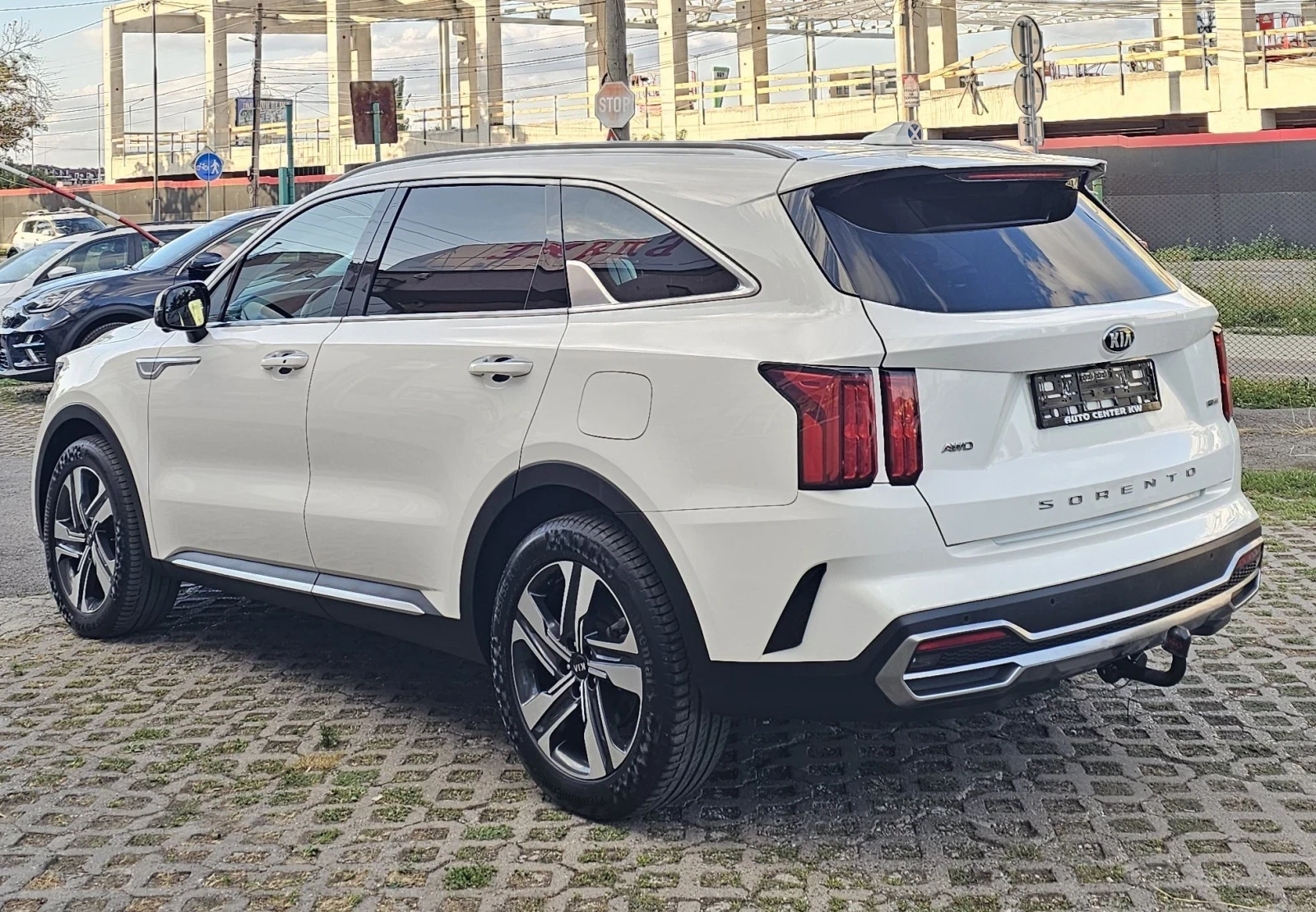 Kia Sorento 1.6 T-GDI HEV Platinum BOSE 7 места 360 камера 6AT, снимка 4 - Автомобили и джипове - 56061784