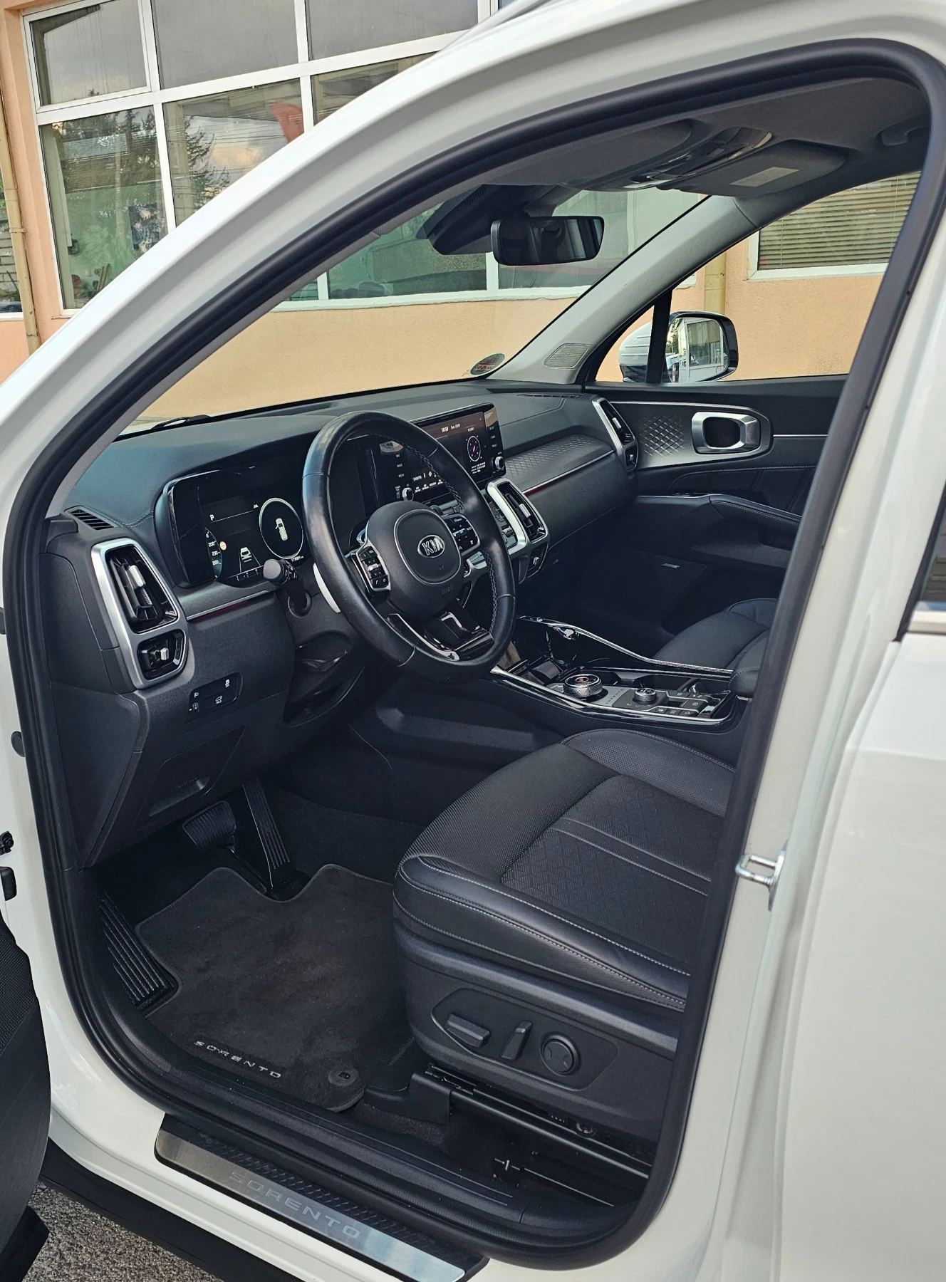 Kia Sorento 1.6 T-GDI HEV Platinum BOSE 7 места 360 камера 6AT, снимка 10 - Автомобили и джипове - 56061784