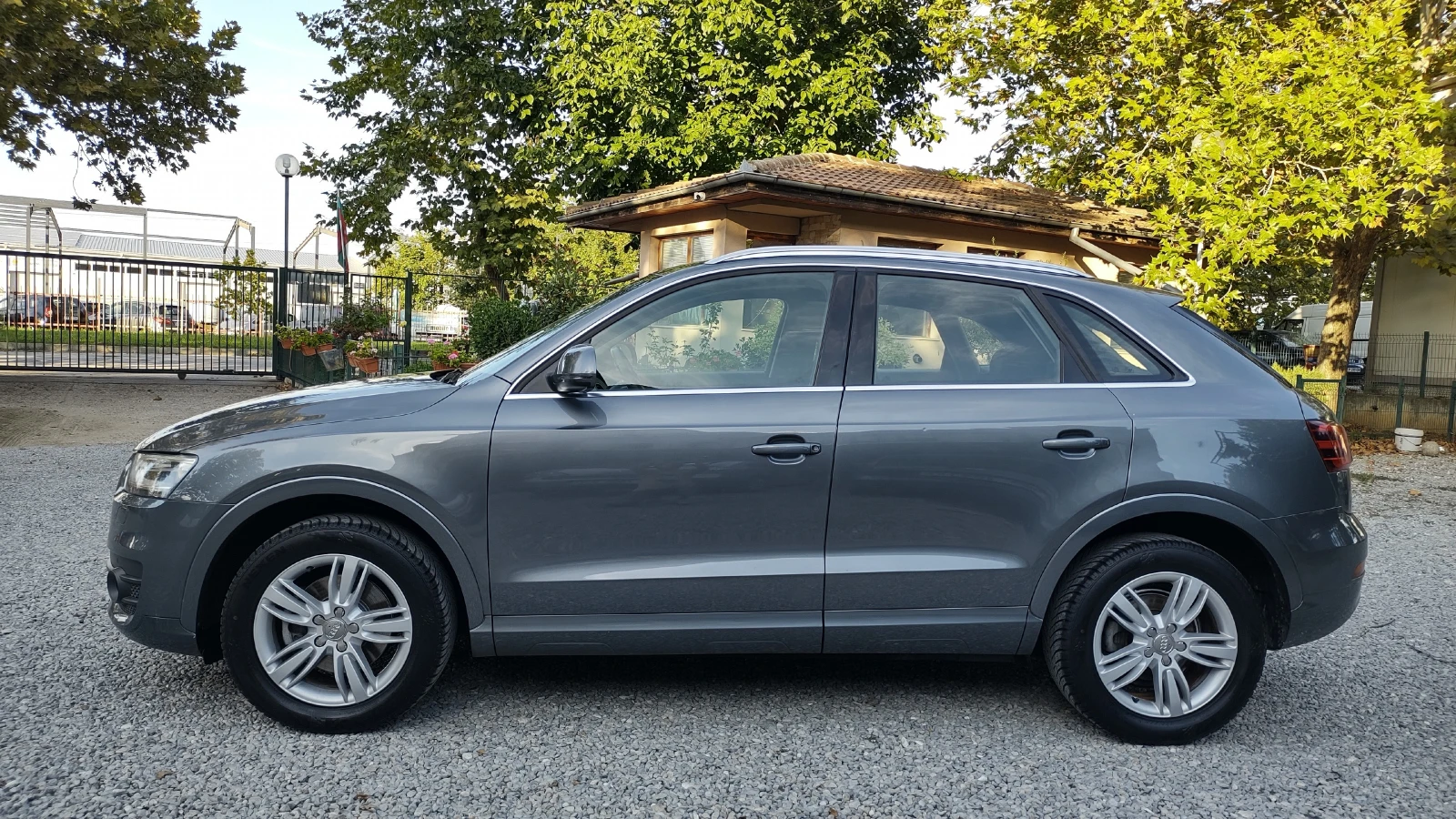 Audi Q3 Navi/LED/2.0TDI/6ck/HOBA, снимка 3 - Автомобили и джипове - 56075380