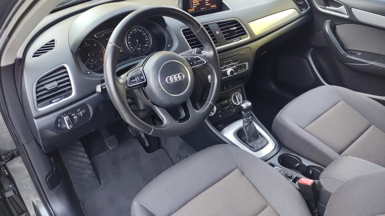 Audi Q3 Navi/LED/2.0TDI/6ck/HOBA, снимка 10 - Автомобили и джипове - 56075380