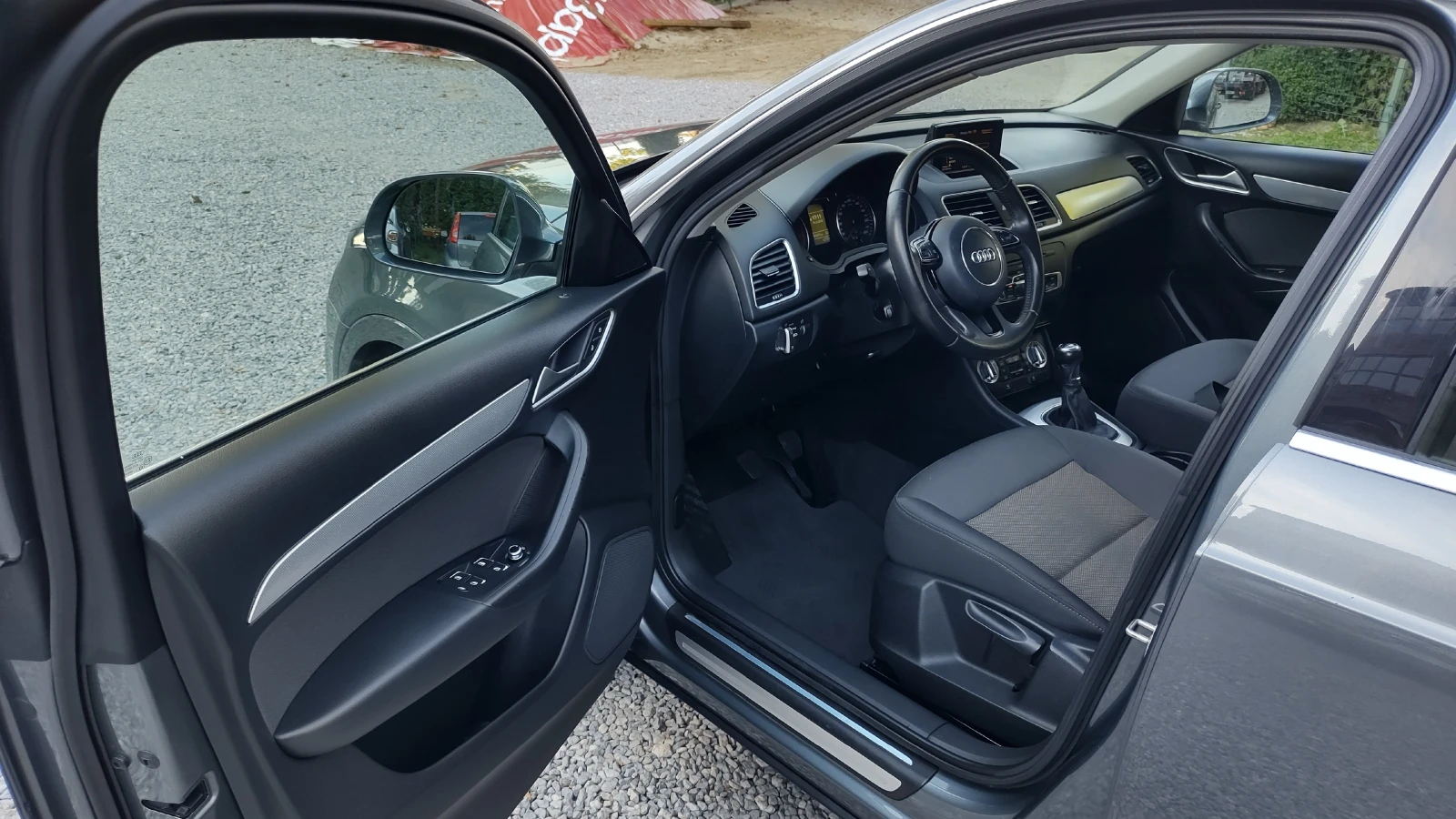 Audi Q3 Navi/LED/2.0TDI/6ck/HOBA, снимка 9 - Автомобили и джипове - 56075380