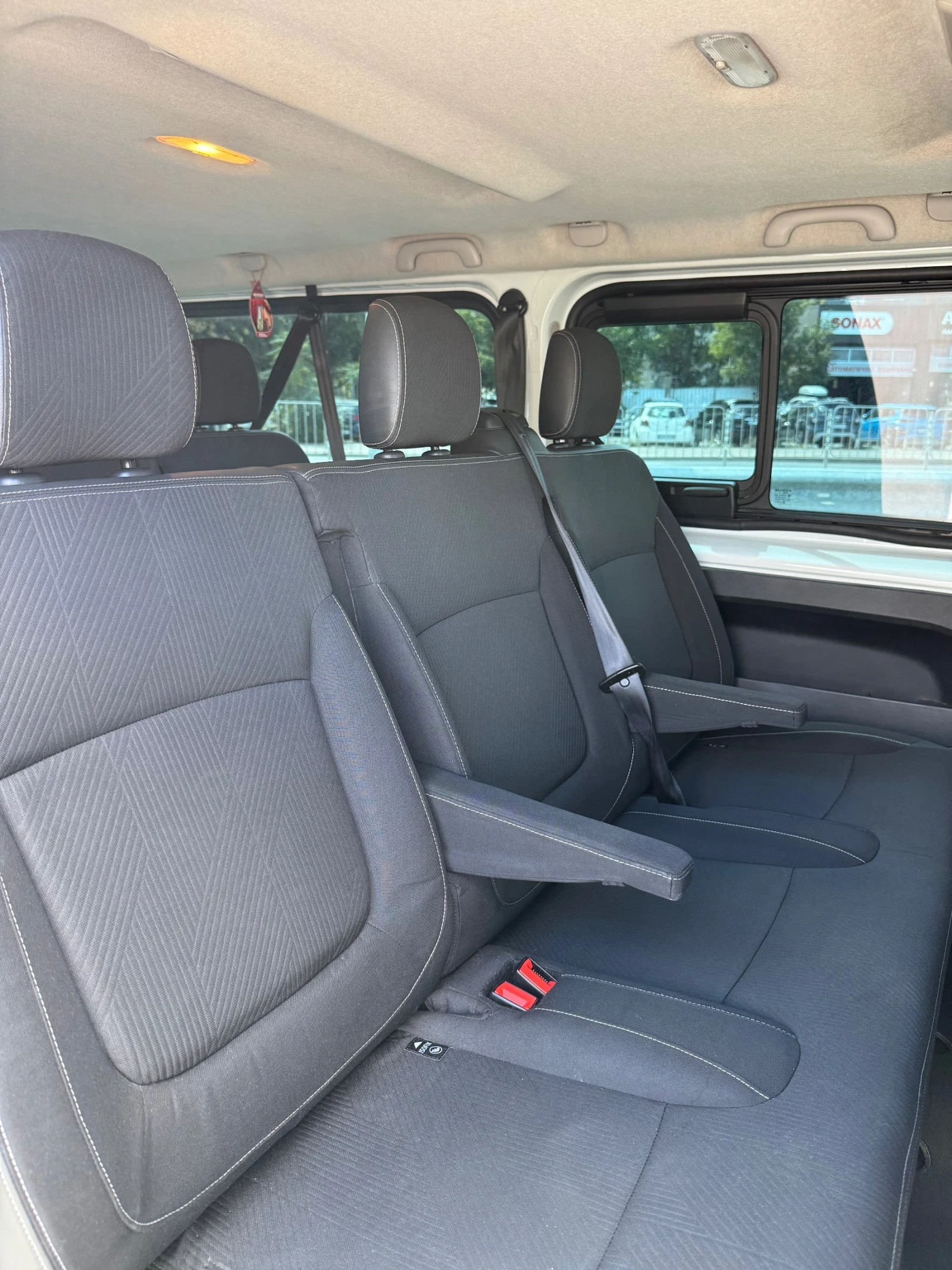 Renault Trafic 1.6 DCI/ LONG/ 8+ 1/ KEYLESS GO, снимка 11 - Бусове и автобуси - 56021279