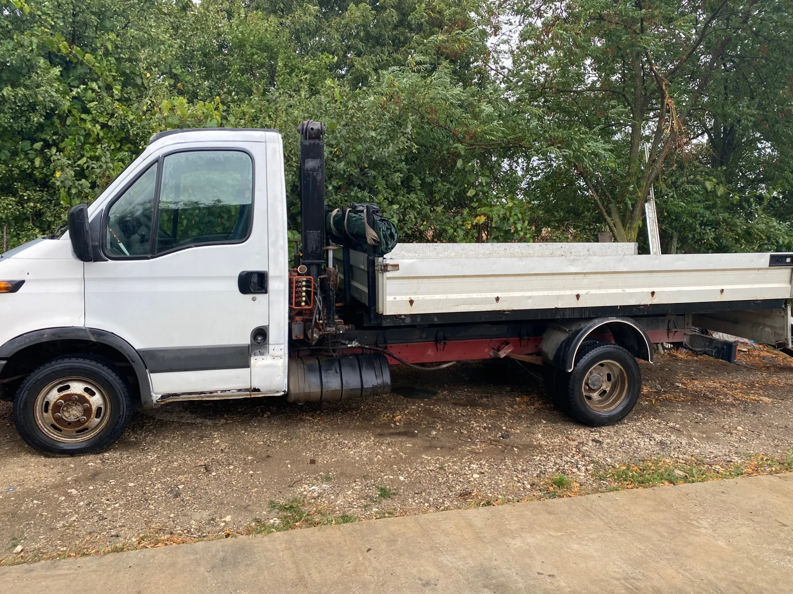 Iveco 35c13 2.8 Самосвал с кран, снимка 3 - Бусове и автобуси - 56056391