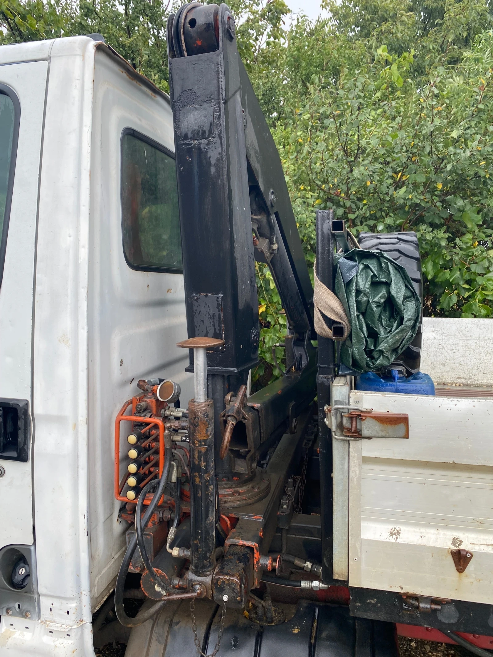 Iveco 35c13 2.8 Самосвал с кран, снимка 4 - Бусове и автобуси - 56056391