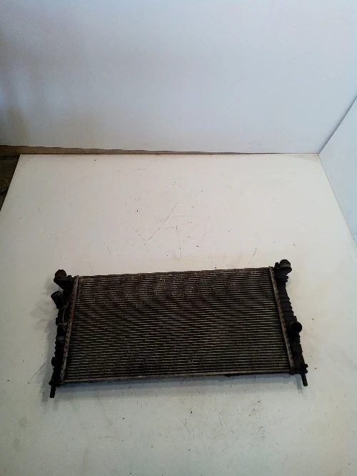 воден радиатор за Форд Фокус 1.6и автомат