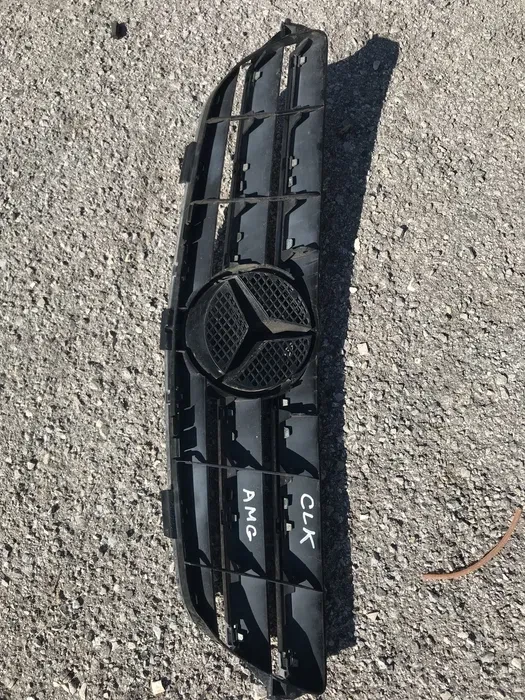Предна декоративна решетка с емблема за Мерцедес Mercedes CLK 209 AMG, снимка 4 - Части - 56208585