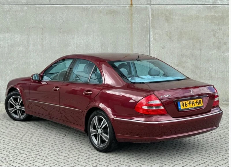 Mercedes-Benz E 320, снимка 3 - Автомобили и джипове - 48382299