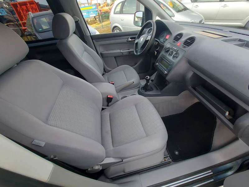 VW Caddy 1.6, снимка 10 - Автомобили и джипове - 50621519