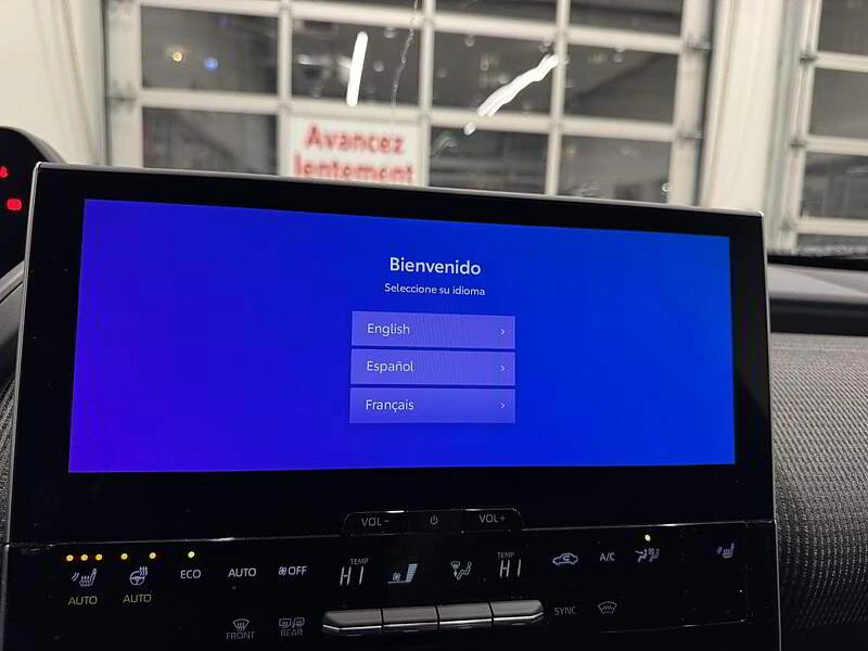 Toyota bZ4X LE* Подгрев* Камера* Sunroof* От представителство - изображение 8