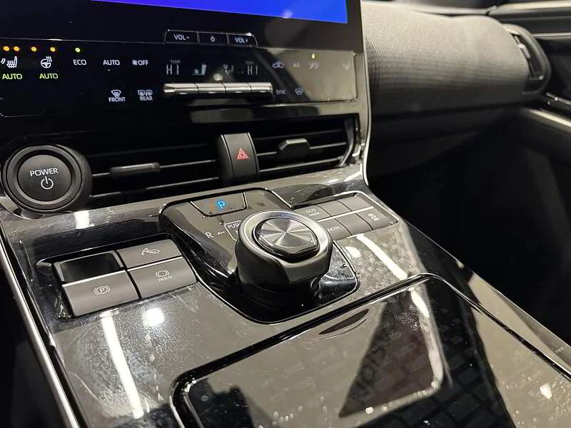 Toyota bZ4X LE* Подгрев* Камера* Sunroof* От представителство, снимка 11 - Автомобили и джипове - 53158406