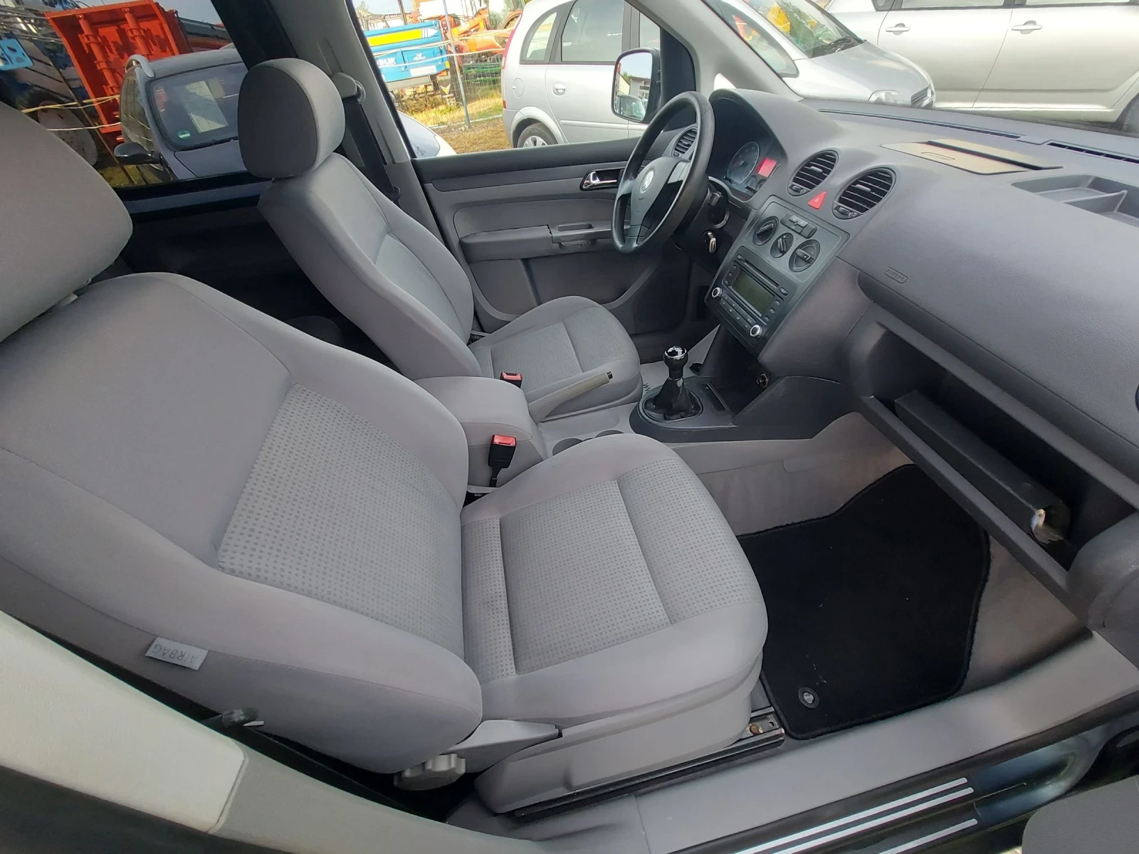 VW Caddy 1.6 - изображение 10