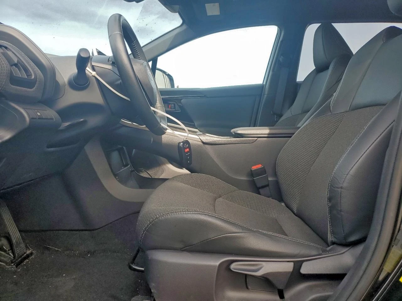 Toyota bZ4X * XLE* ПОДГРЕВ* LED*  - изображение 7