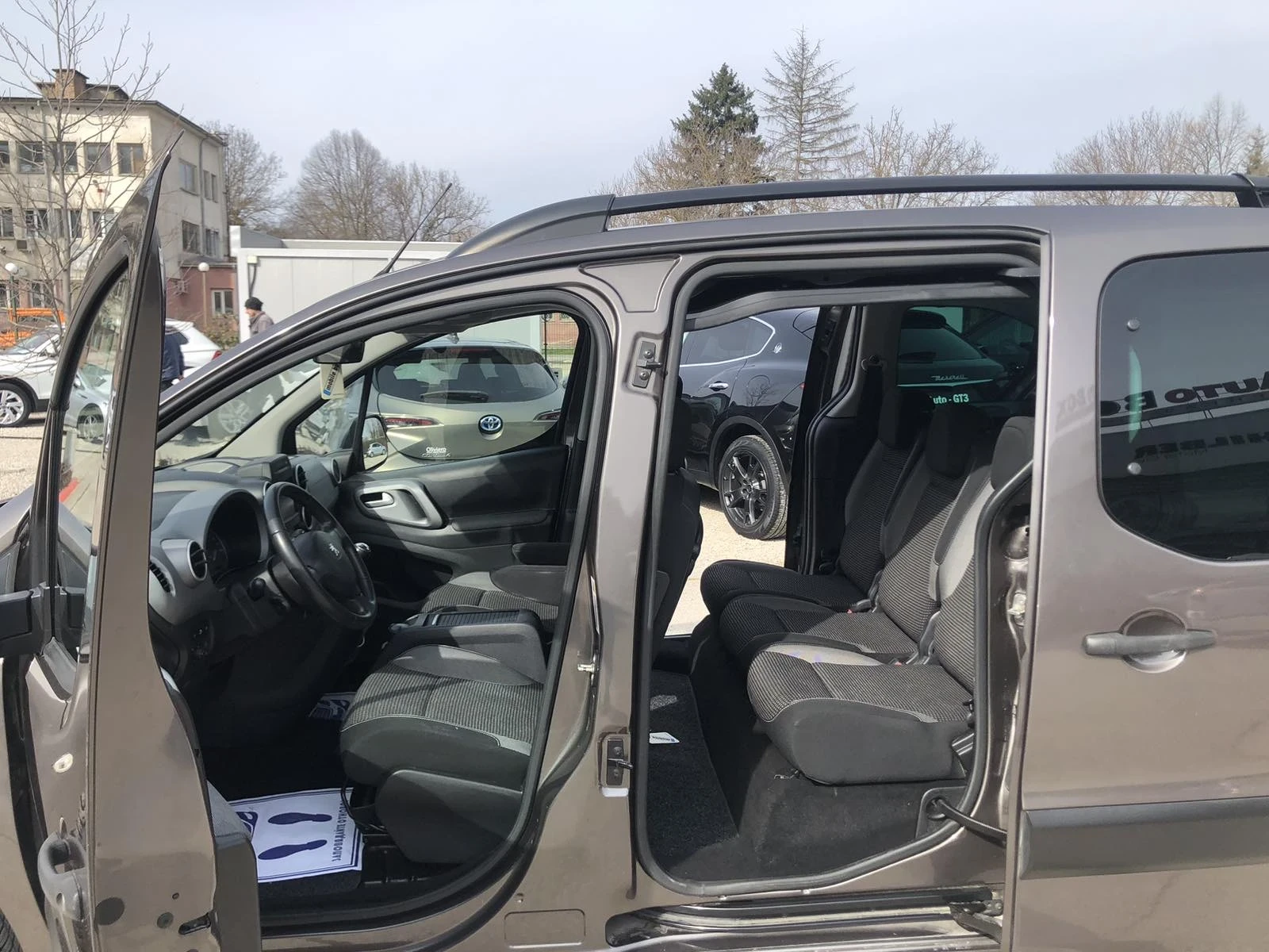 Peugeot Partner Teppe 1.6HDI ПОЛЗВА ДДС, снимка 13 - Автомобили и джипове - 53763971