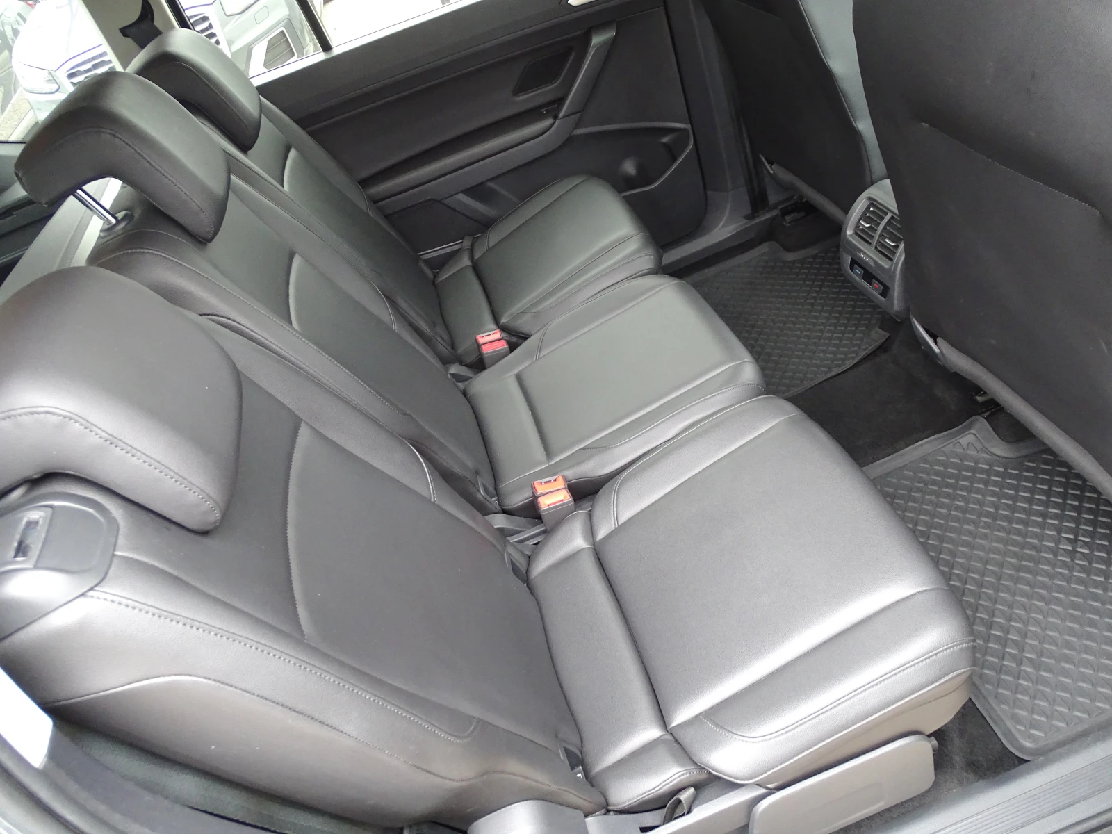 VW Touran FACELIFT_2.0TDI_7 Местен_150 Коня_* , снимка 11 - Автомобили и джипове - 54725538