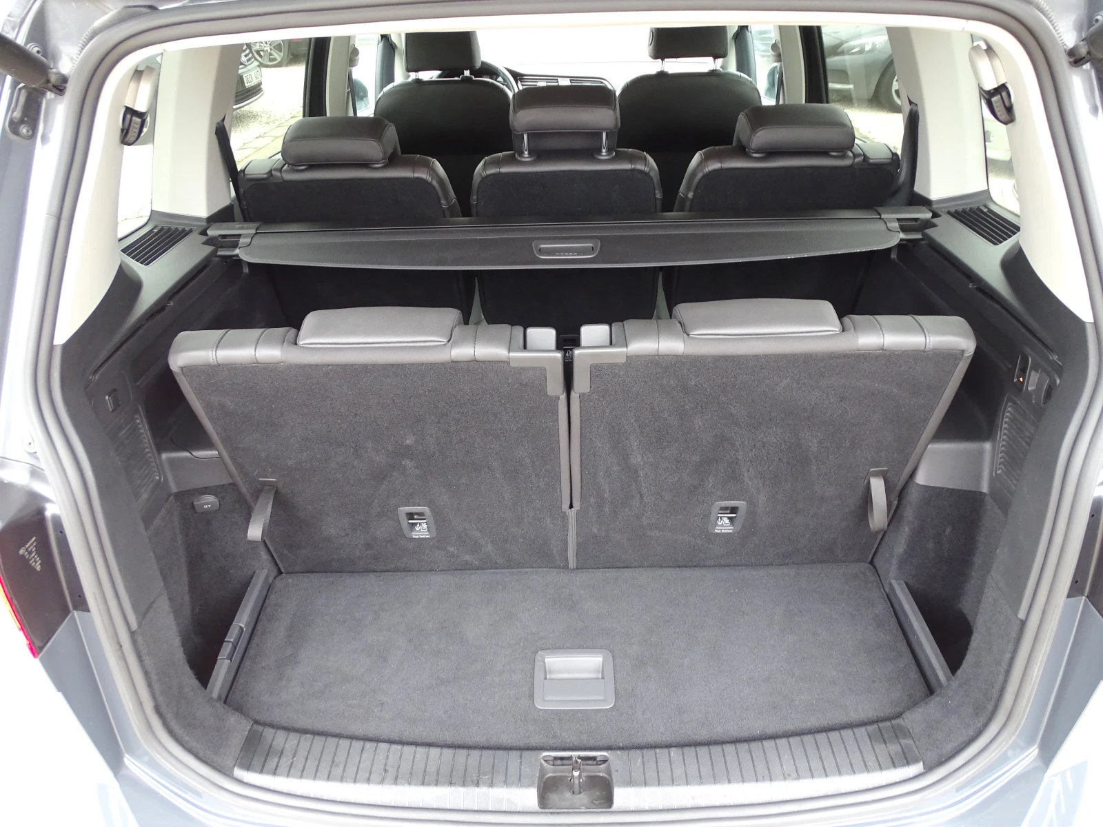 VW Touran FACELIFT_2.0TDI_7 Местен_150 Коня_* , снимка 13 - Автомобили и джипове - 54725538