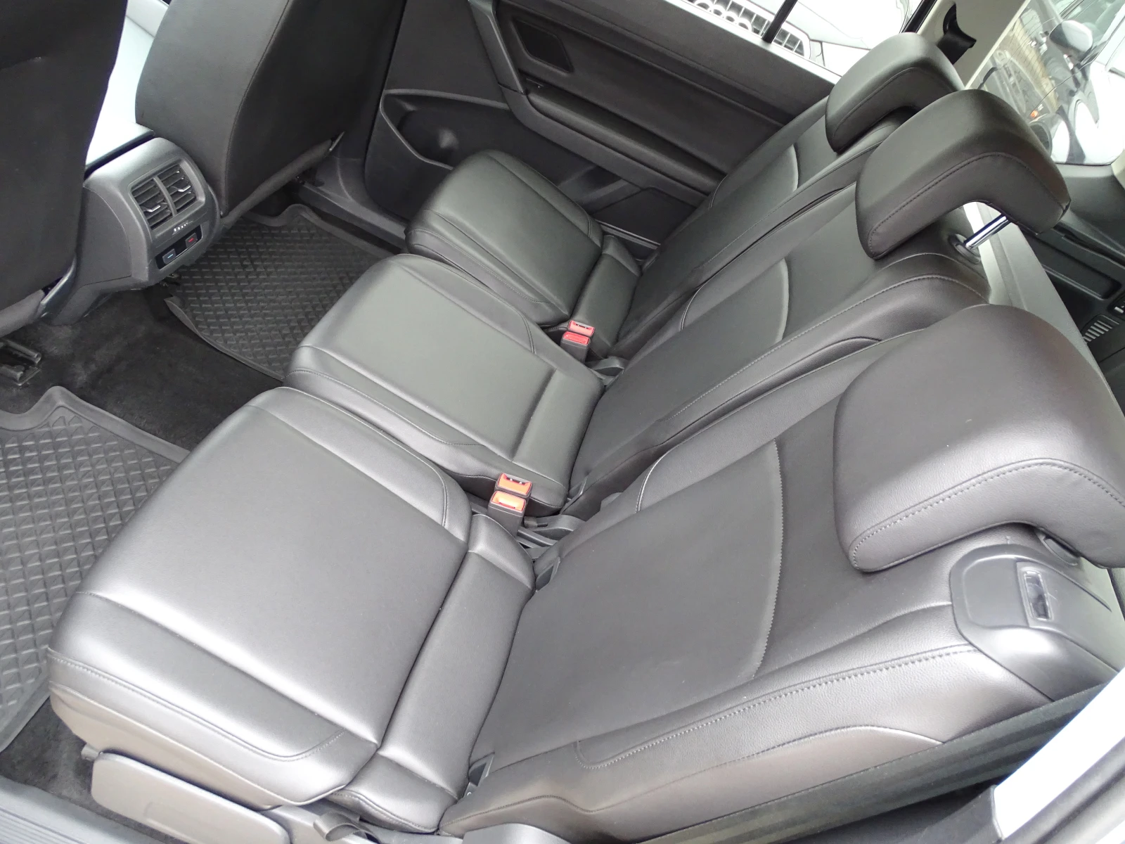 VW Touran FACELIFT_2.0TDI_7 Местен_150 Коня_* , снимка 10 - Автомобили и джипове - 54725538