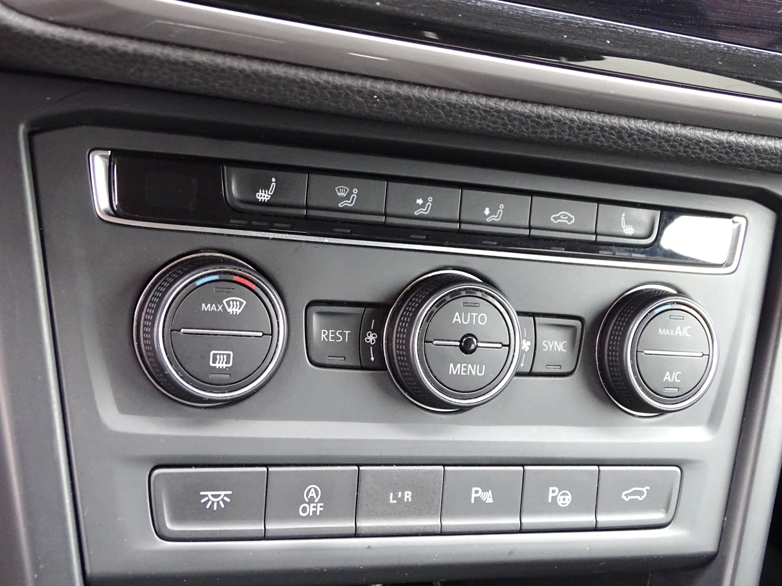 VW Touran FACELIFT_2.0TDI_7 Местен_150 Коня_* , снимка 15 - Автомобили и джипове - 54725538