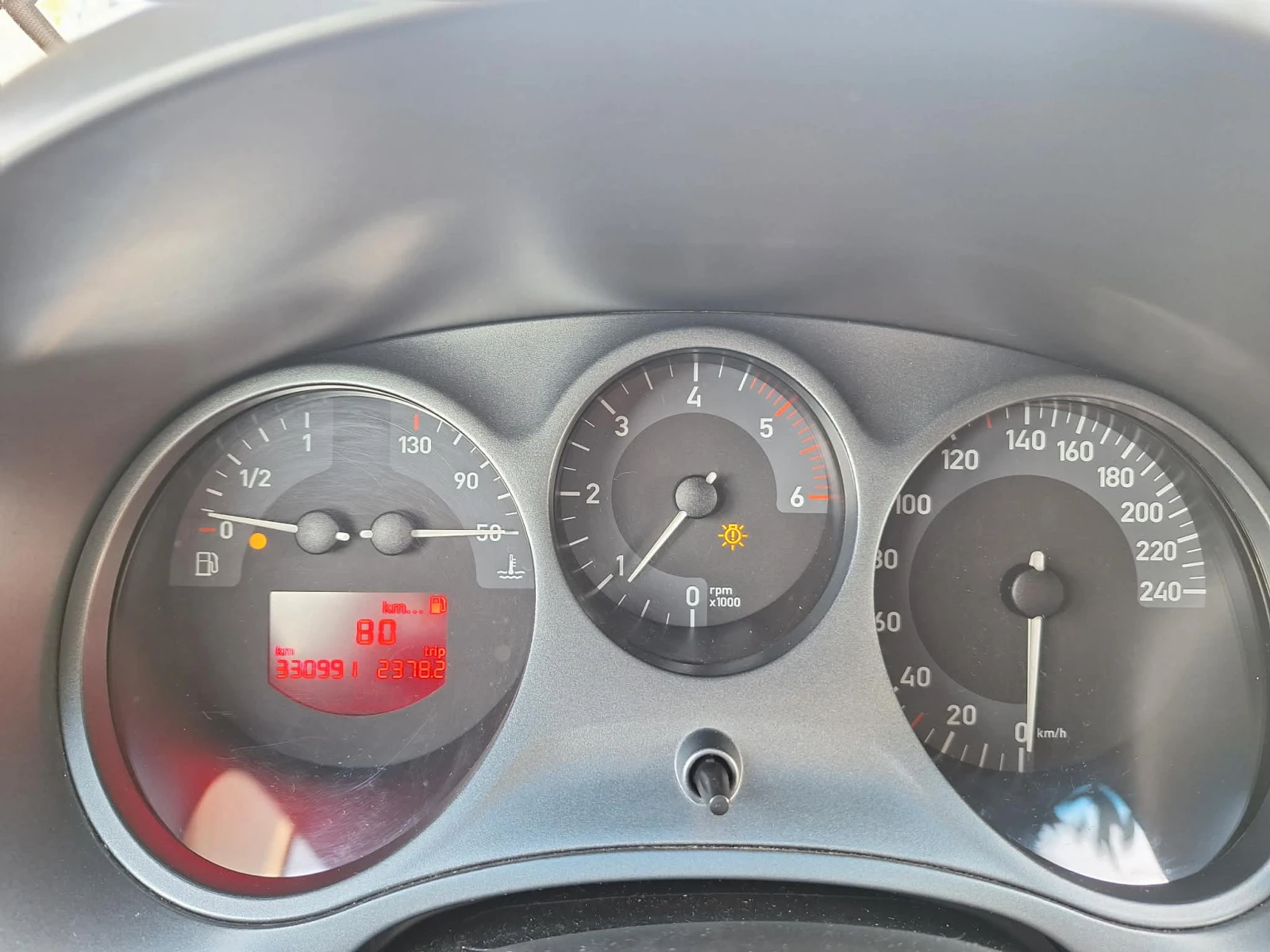 Seat Leon 2.0 TDI , снимка 15 - Автомобили и джипове - 54879629