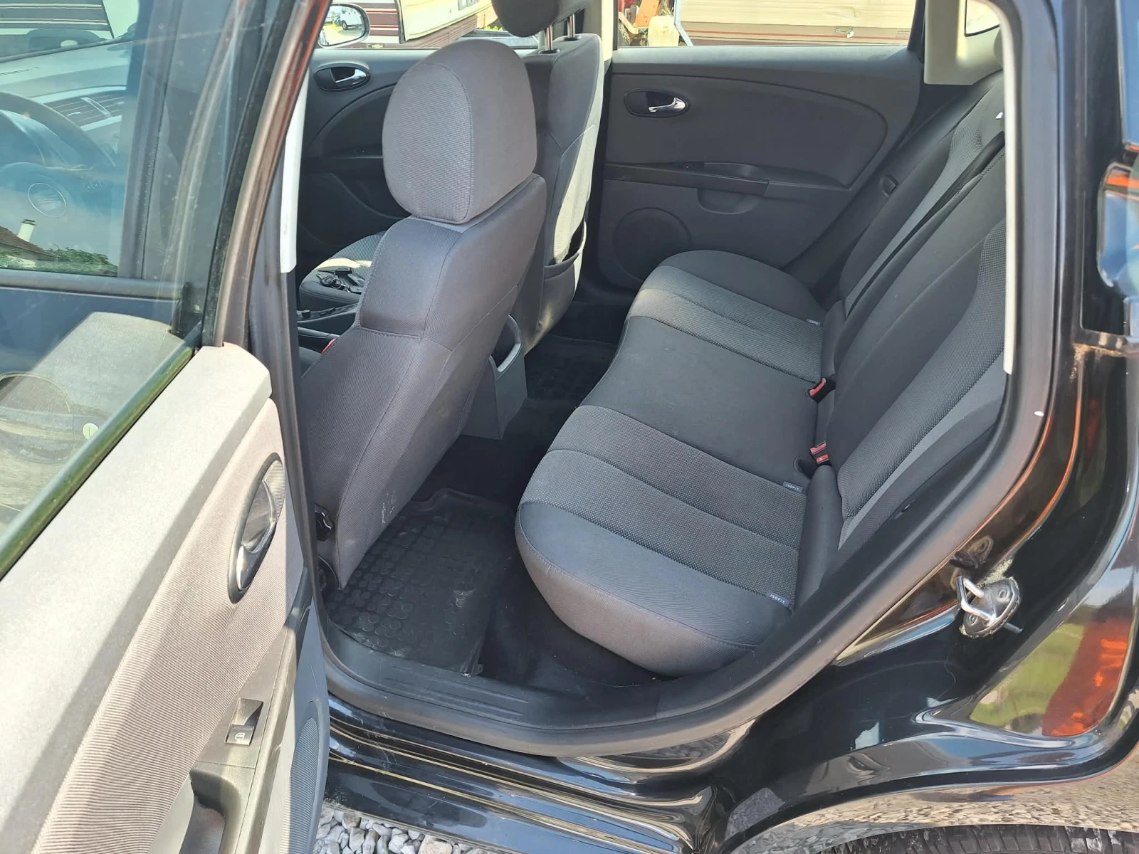 Seat Leon 2.0 TDI , снимка 11 - Автомобили и джипове - 54879629