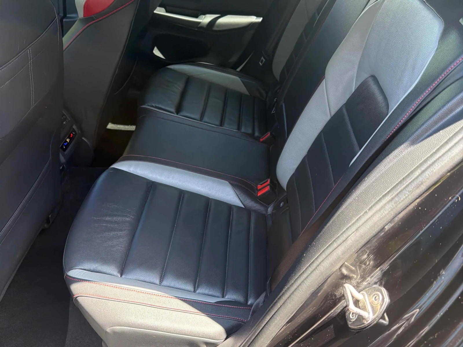 VW Golf GTI PERFORMANCE / KEYLESS / PODGREV/CARFAX, снимка 7 - Автомобили и джипове - 55397819