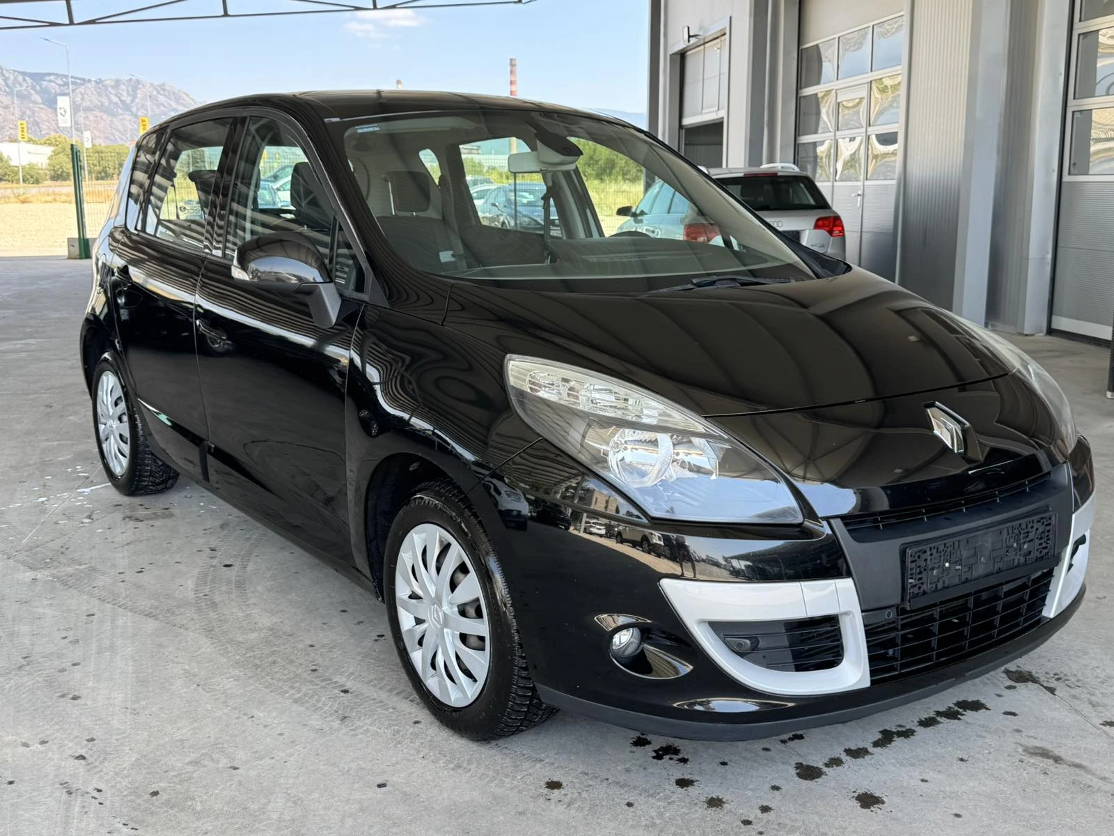 Renault Scenic 1.5dci* 110ps* 6ск* НАВИ* КОЖА* КАМЕРА* , снимка 7 - Автомобили и джипове - 55611204