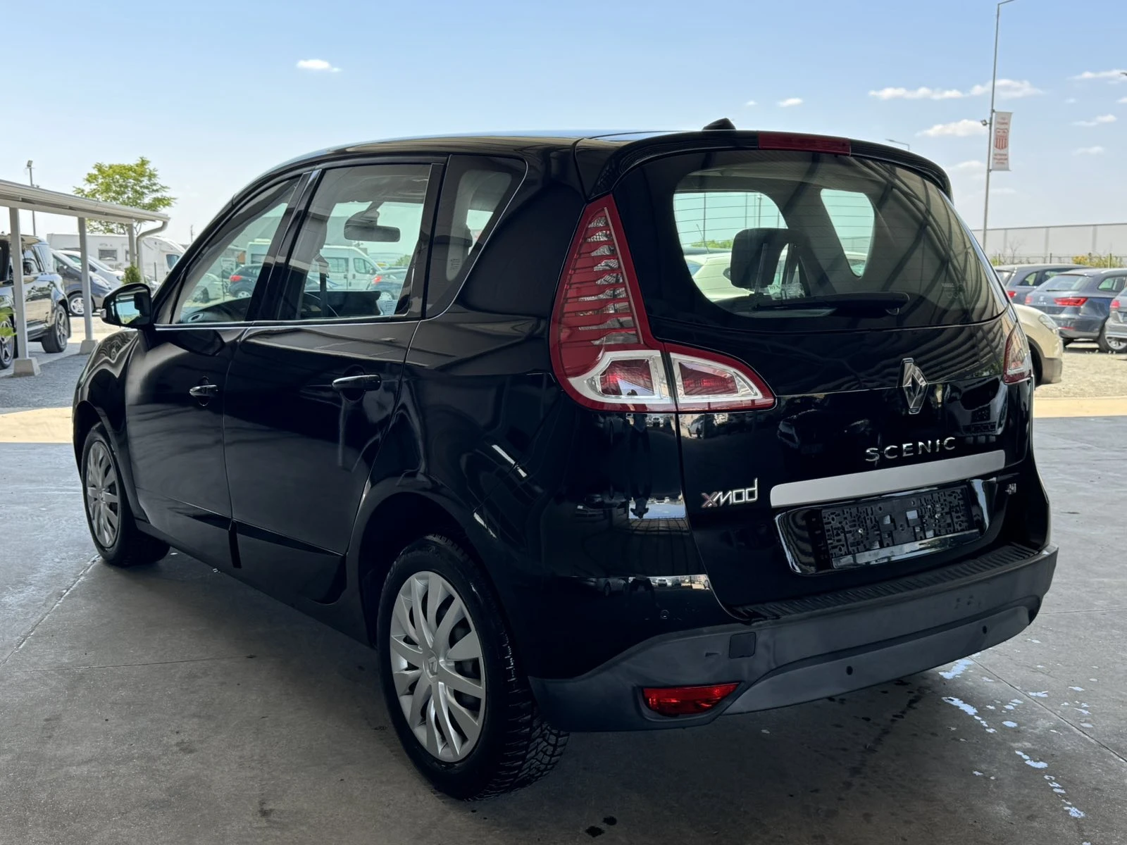 Renault Scenic 1.5dci* 110ps* 6ск* НАВИ* КОЖА* КАМЕРА* , снимка 3 - Автомобили и джипове - 55611204