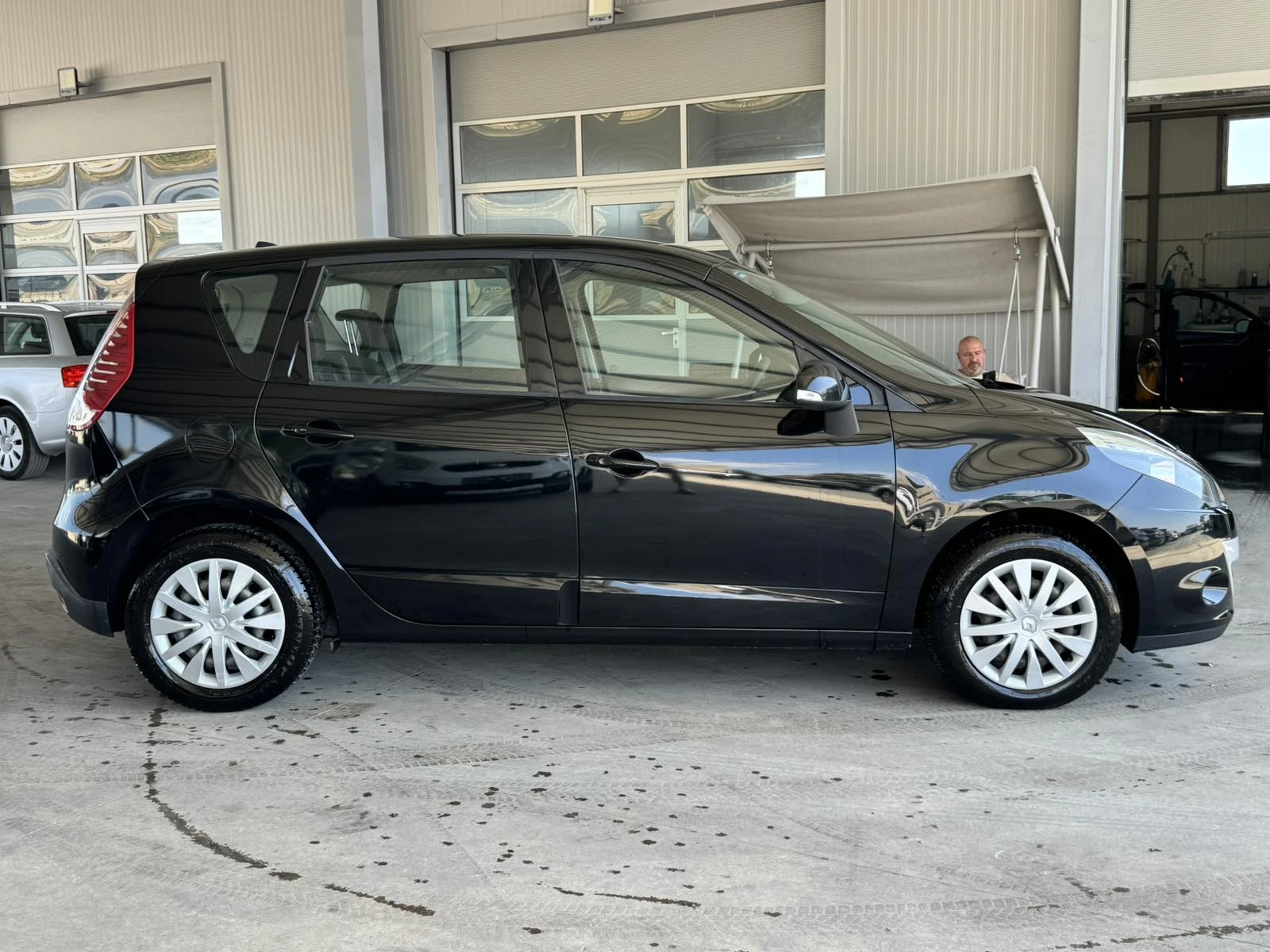 Renault Scenic 1.5dci* 110ps* 6ск* НАВИ* КОЖА* КАМЕРА* , снимка 6 - Автомобили и джипове - 55611204