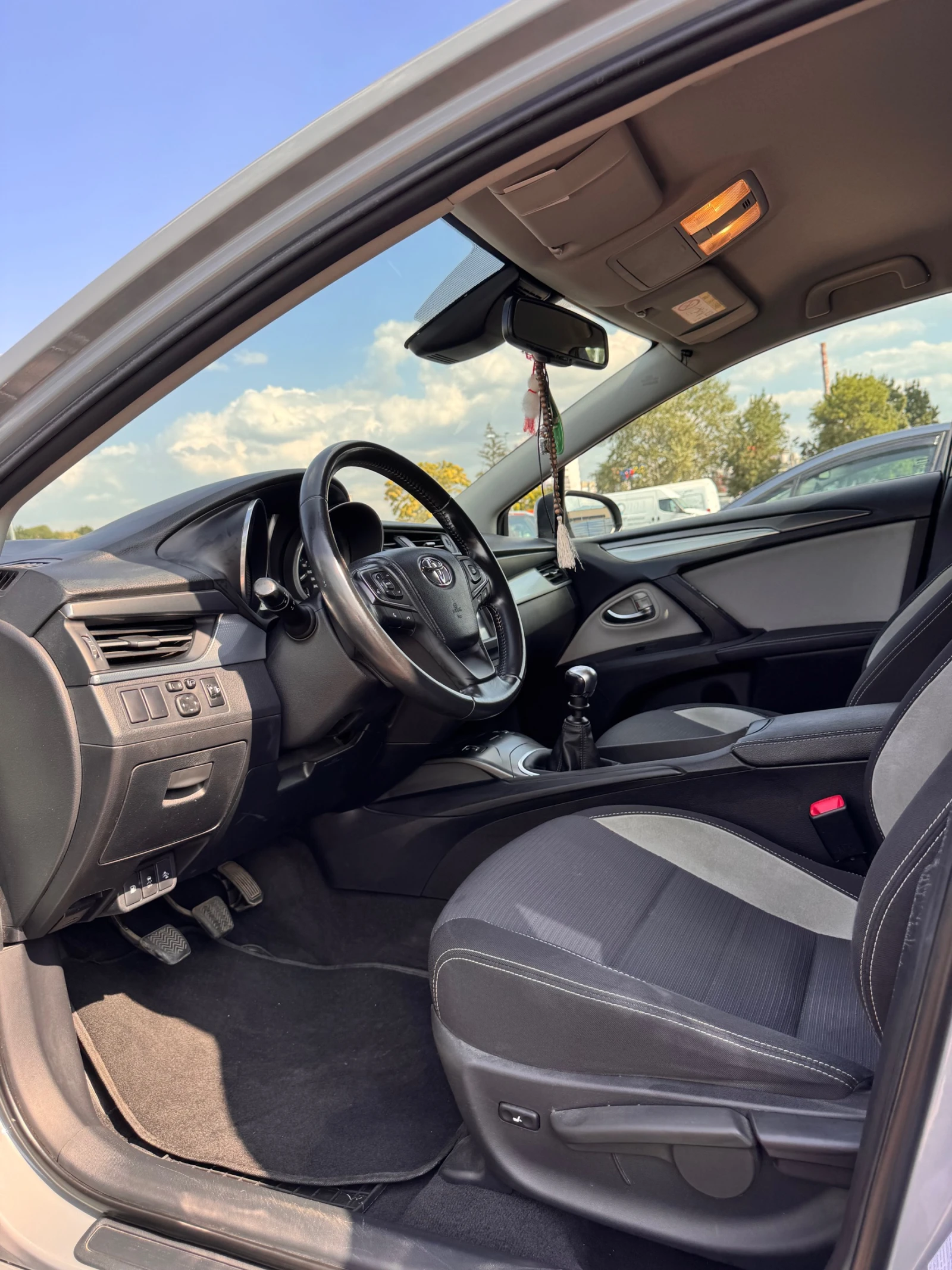 Toyota Avensis, снимка 8 - Автомобили и джипове - 56021415