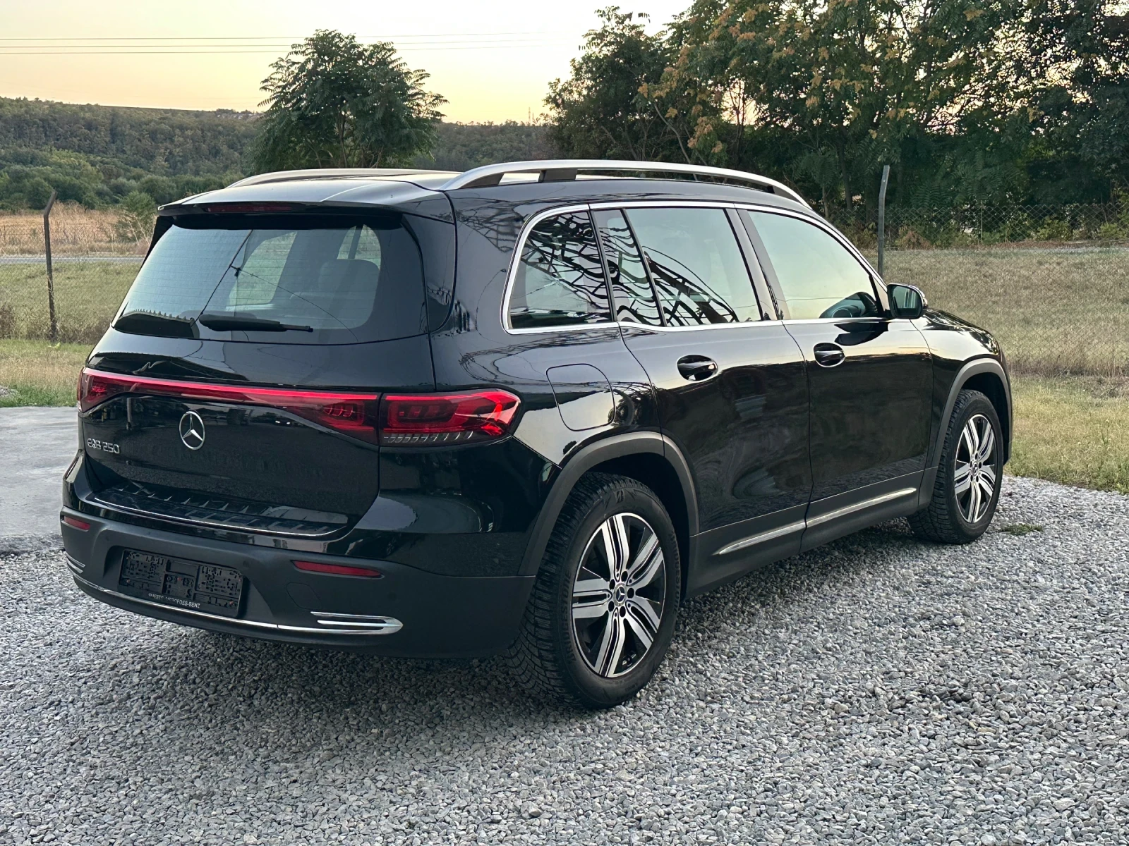 Mercedes-Benz EQB, снимка 6 - Автомобили и джипове - 56073652