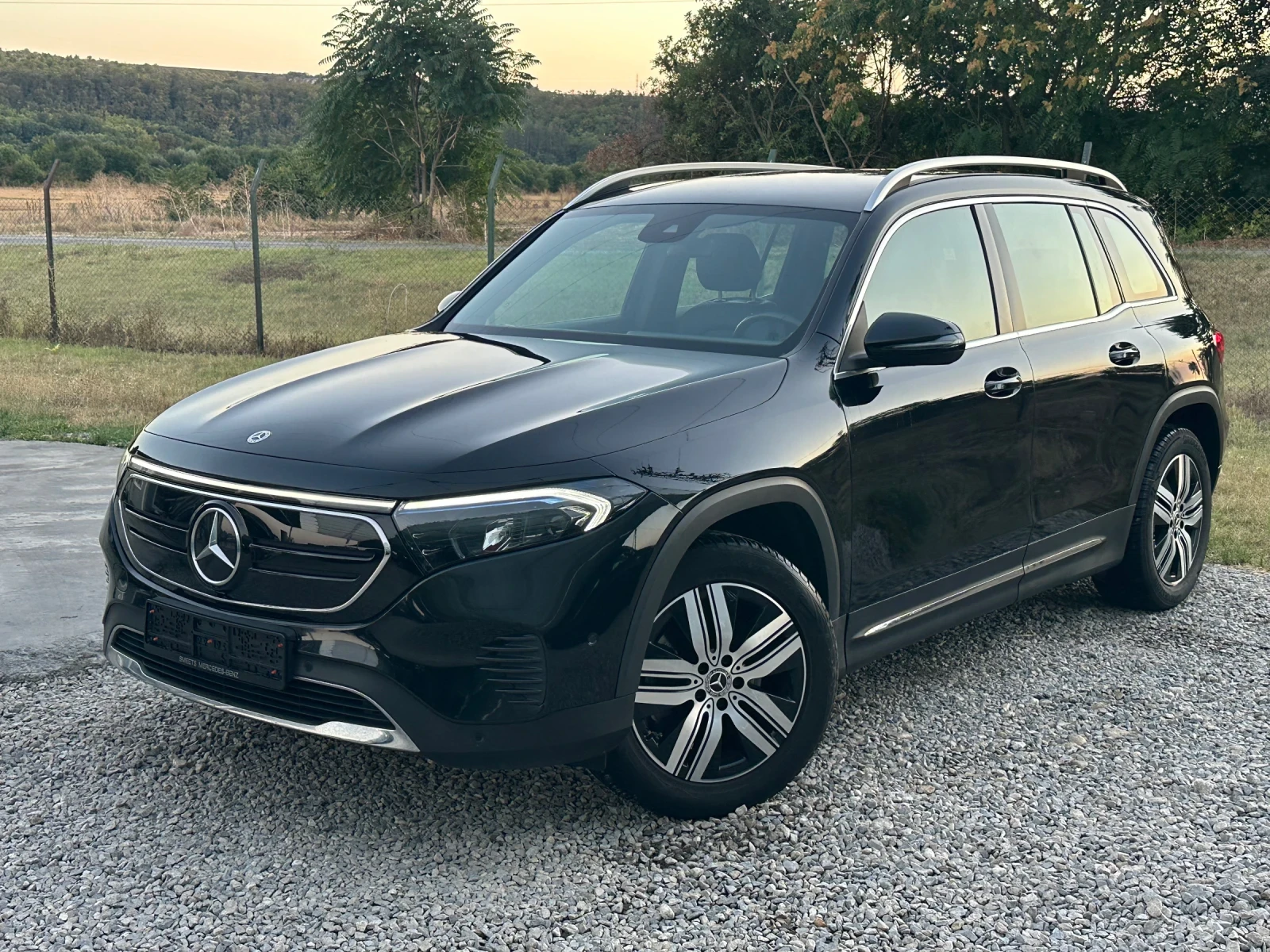 Mercedes-Benz EQB, снимка 2 - Автомобили и джипове - 56073652