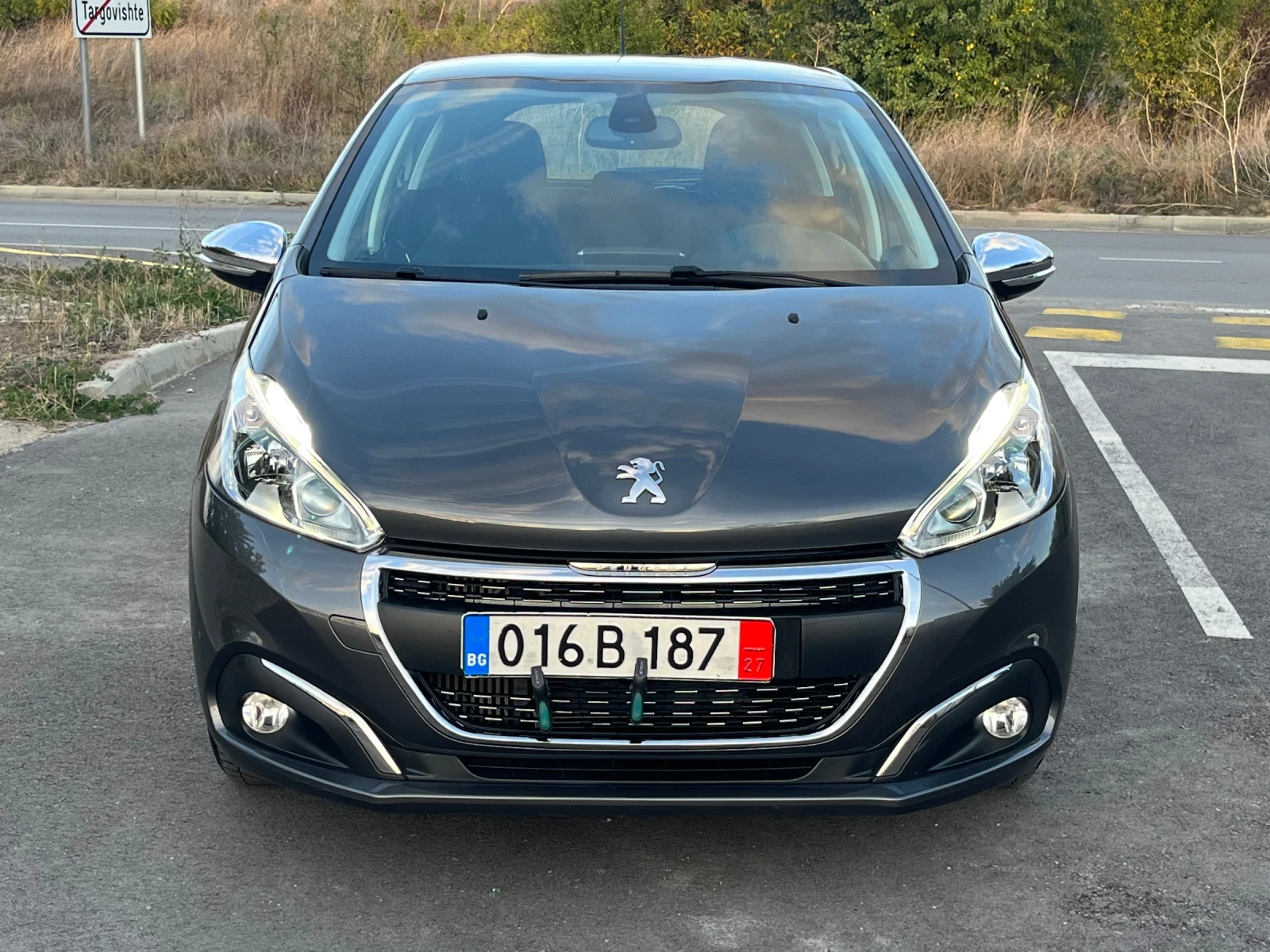 Peugeot 208 1, 2 T, снимка 6 - Автомобили и джипове - 56329918
