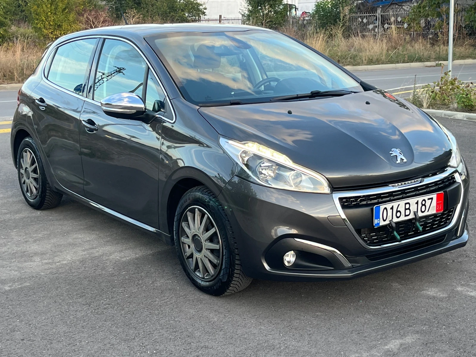 Peugeot 208 1, 2 T, снимка 2 - Автомобили и джипове - 56329918