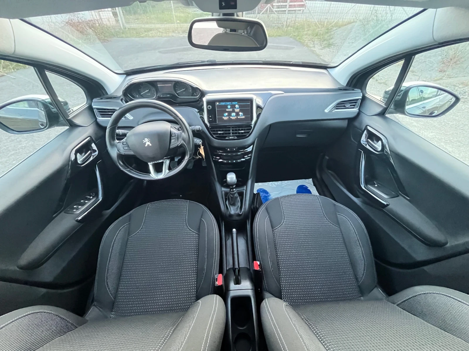 Peugeot 208 1, 2 T, снимка 11 - Автомобили и джипове - 56329918
